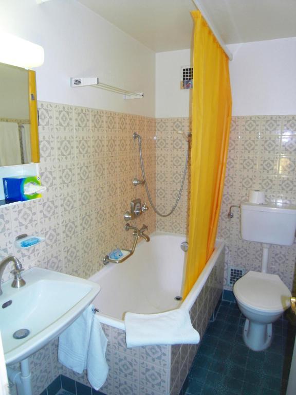 Hotel Les Vieux Toits Neuchâtel Room photo